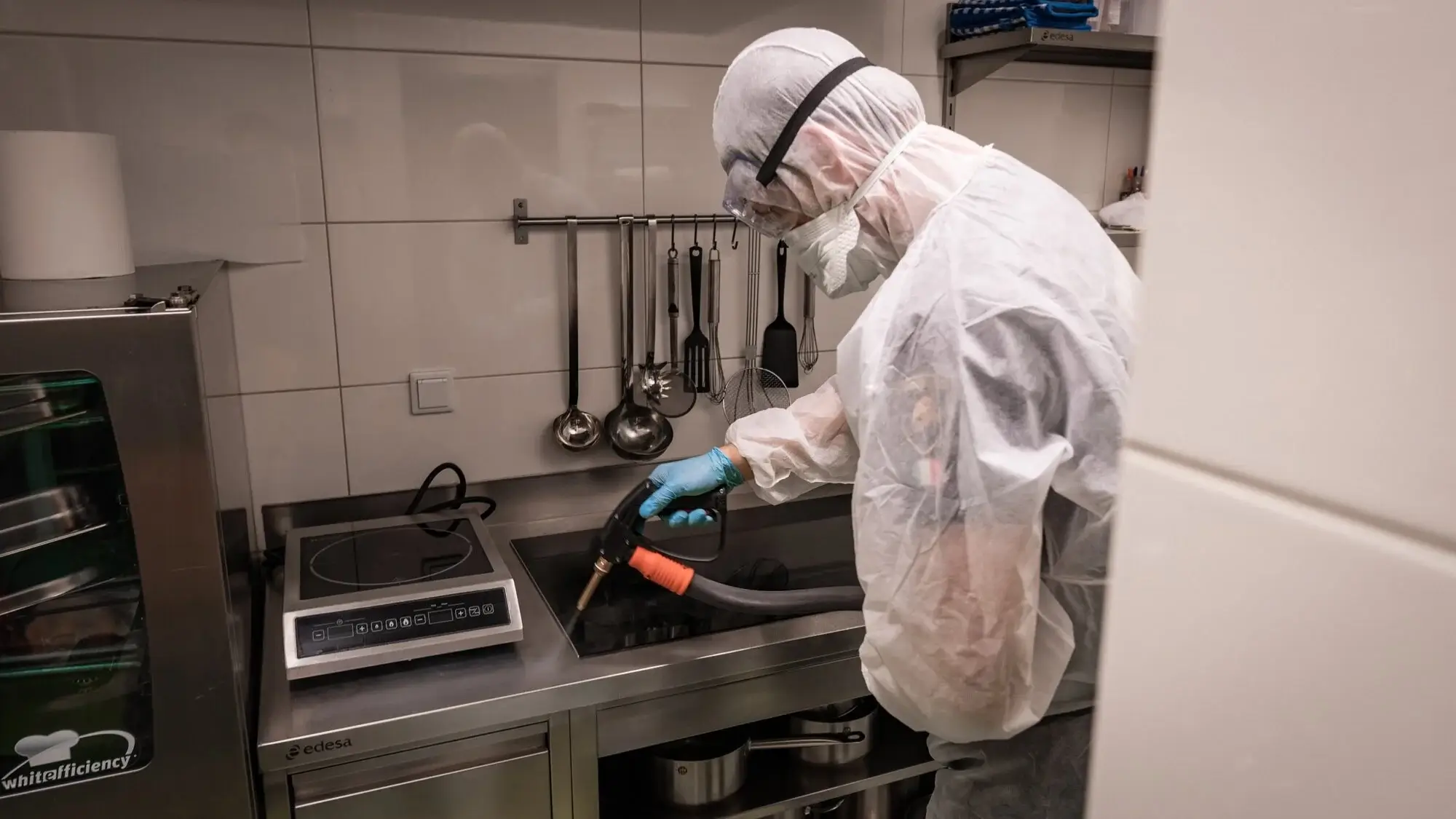 Servicii de curățenie și curățare cu abur în Brașov pentru bucătării HoReCa și restaurante - Eco Clean MBS Brașov